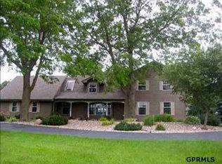 4114 S 180th St, Omaha, NE 68135