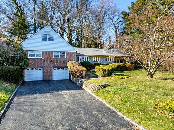 2nd image of 10 Pine Dr