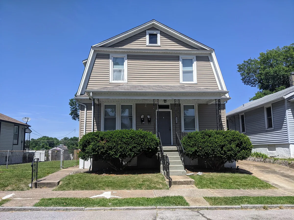 Building Photo - 4849 Hamburg Ave #2F