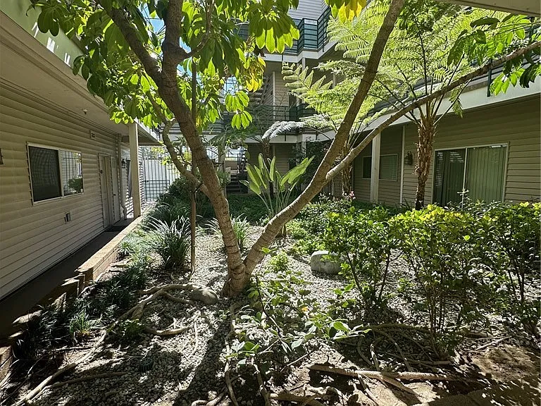 2706 Honolulu Ave #111 — Photo 3