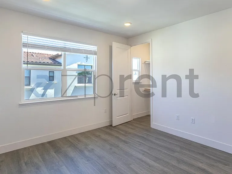 323 Alviso Ter — Photo 17