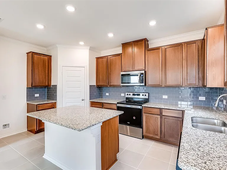105 Clematis Ct — Photo 12