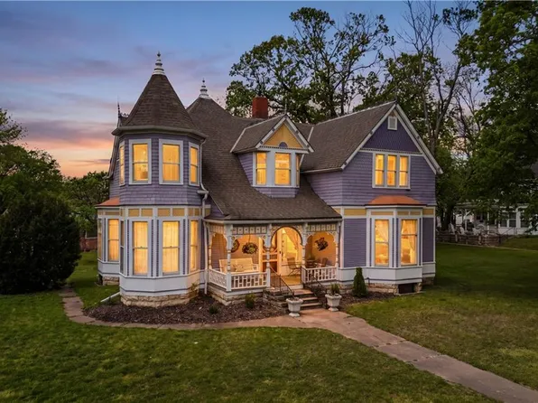 303 N 8th St, Fredonia, KS 66736