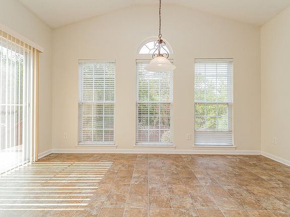 5th image of 413 Creekside Ln