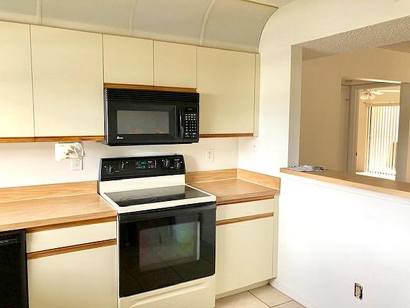 5th image of 1200 SE Parkview Pl Unit 2