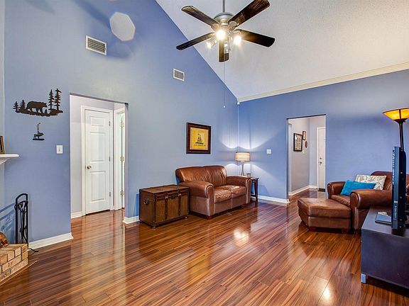 3rd image of 19363 Northridge Dr