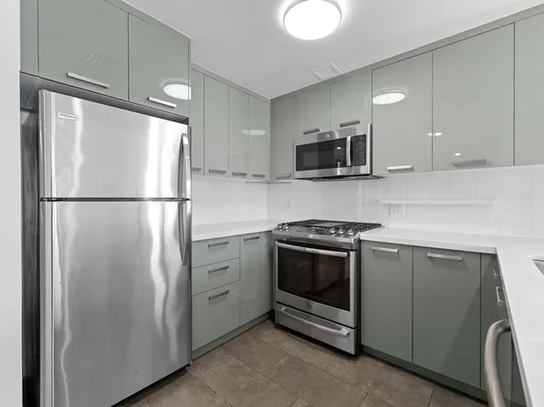 310 Clarkson Avenue image 2 of 11