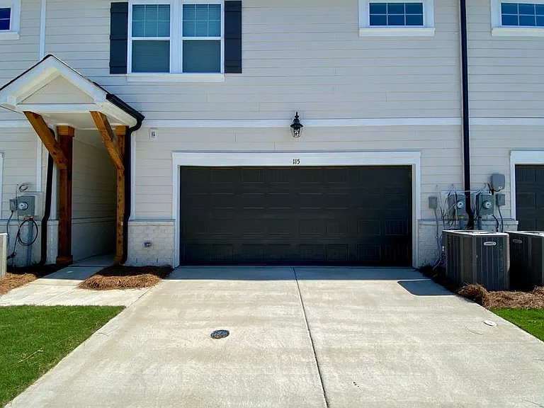 115 Cranford Dr — Photo 17