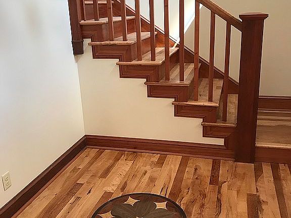 4th image of 18300 Castle Hill Way