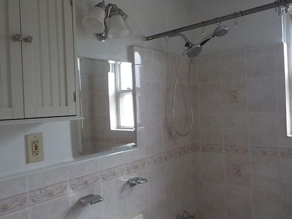 2nd image of 261-83 Langston Ave #2