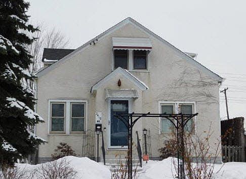 1st image of 2418 2nd St NE
