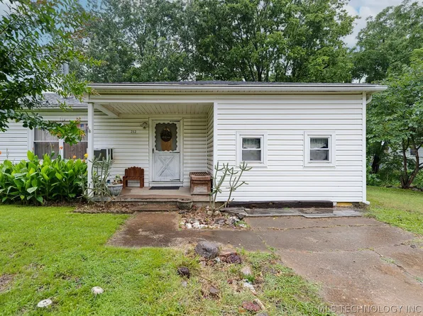 212 S Indianola St, Pryor, OK 74361