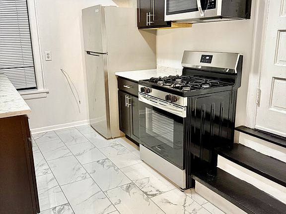 4th image of 3163 N Hudson Ave #Cb