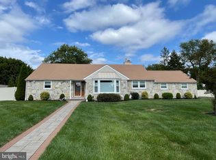 399 Lawrence Rd, Huntingdon Valley, PA 19006