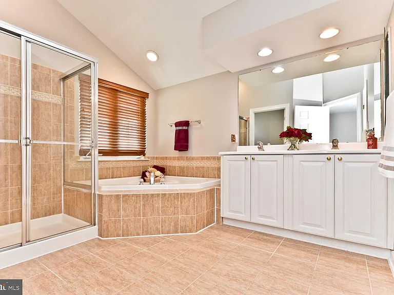 8006 Kingsmill Rd — Photo 32