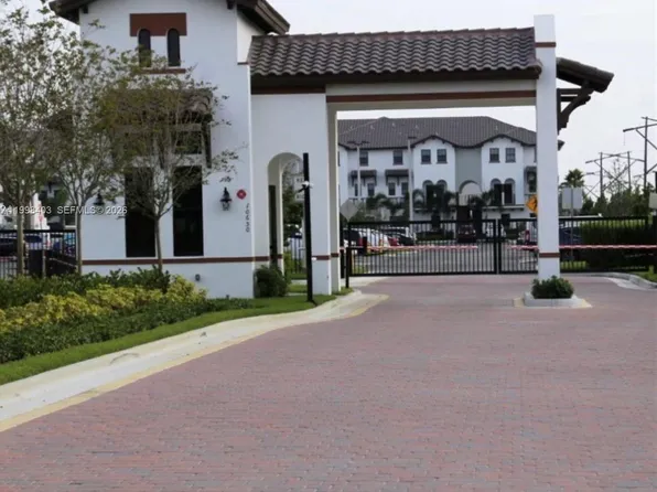 10620 NW 88th St APT 204, Doral, FL 33178