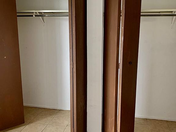 4th image of 601 Pickwick Ct