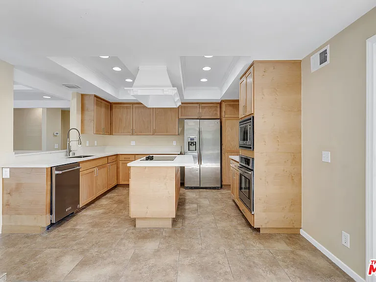26572 Academy Dr — Photo 32