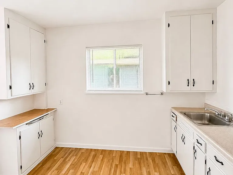 520 Karr Ave — Photo 1