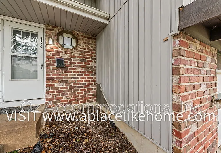 5807 Goddard St — Photo 2