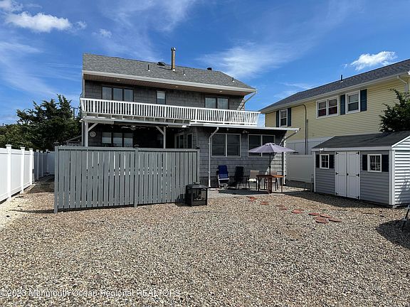 2nd image of 512 Buoy Place