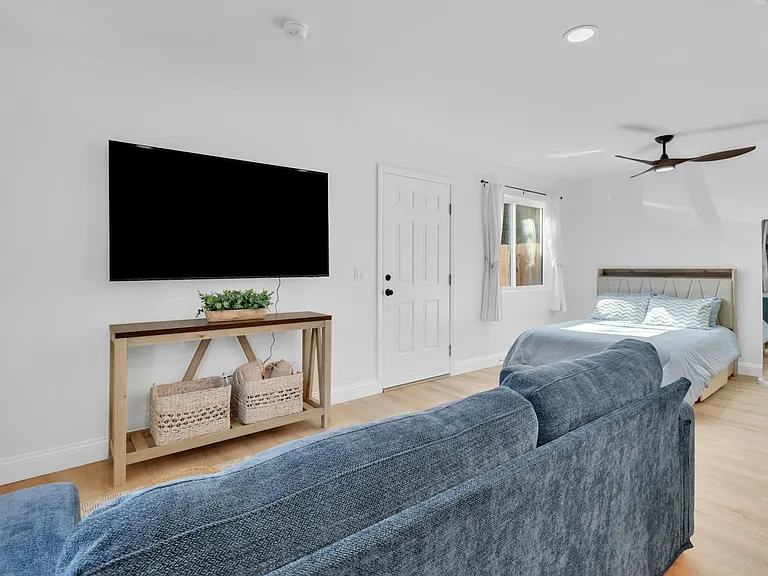 4241 Cherokee Ave — Photo 7