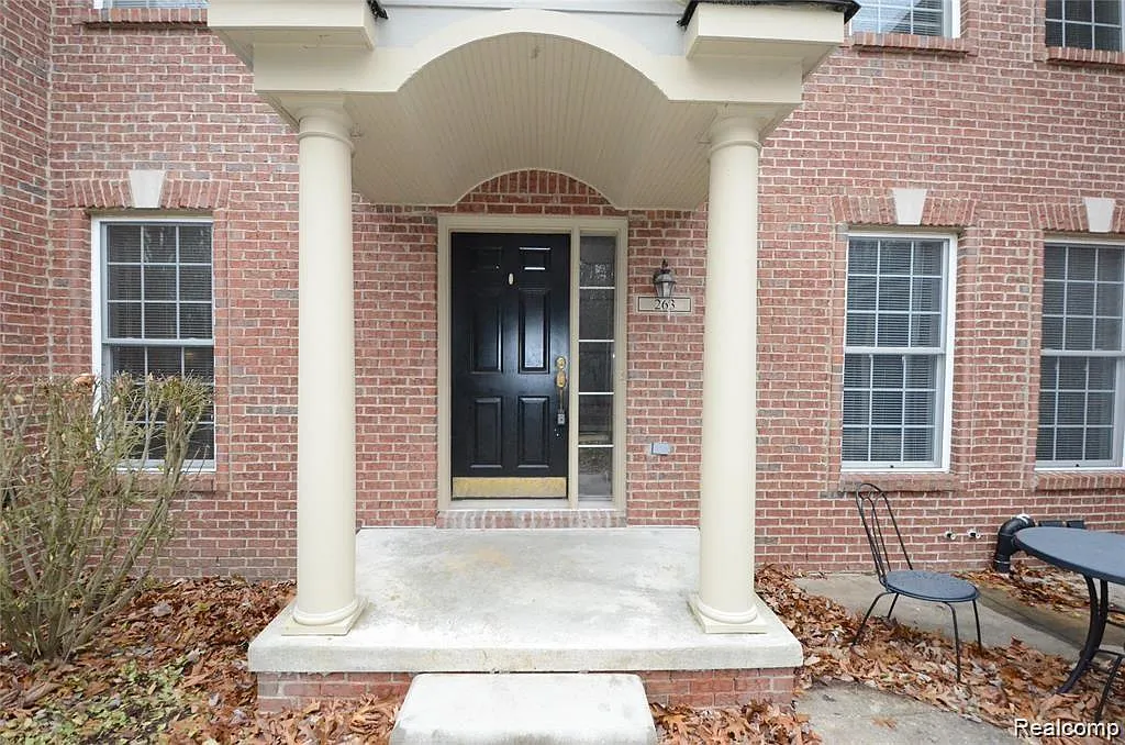 2 bed, 2.5 bath, 1413 sqft, $2,200 — Photo 2