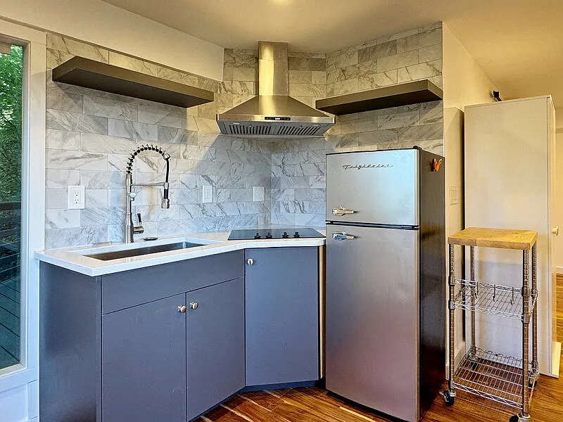 Studio, 1.0 bath, 290 sqft, $1,400 — Photo 3