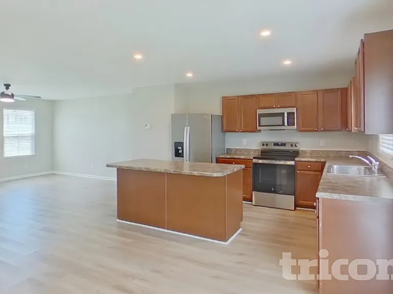 656 McCormick Ln — Photo 5