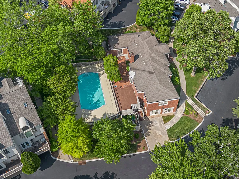 604 Clayborne Ct — Photo 37