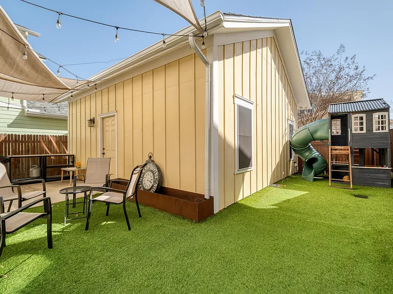 2117 McBee St — Photo 16