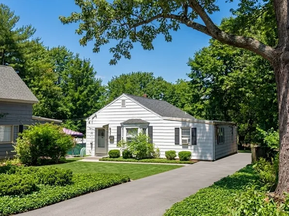 69 Appleton St, Saugus, MA 01906