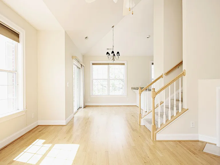 1052 Glenwood Station Ln #201 — Photo 2