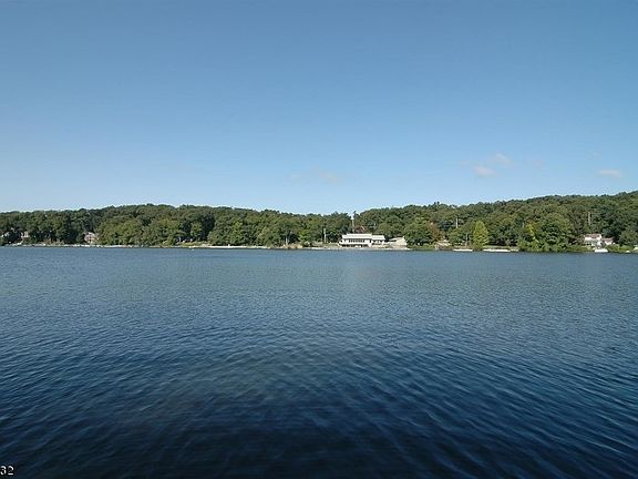3rd image of 1203 Lakeside Dr E
