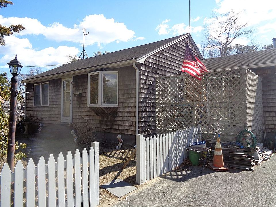 1st image of 16 Briggs Ave