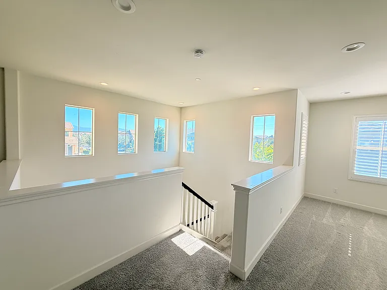 2751 E Agrarian St — Photo 20