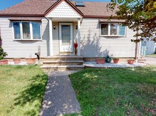 5 Meadow Dr, Totowa, NJ 07512
