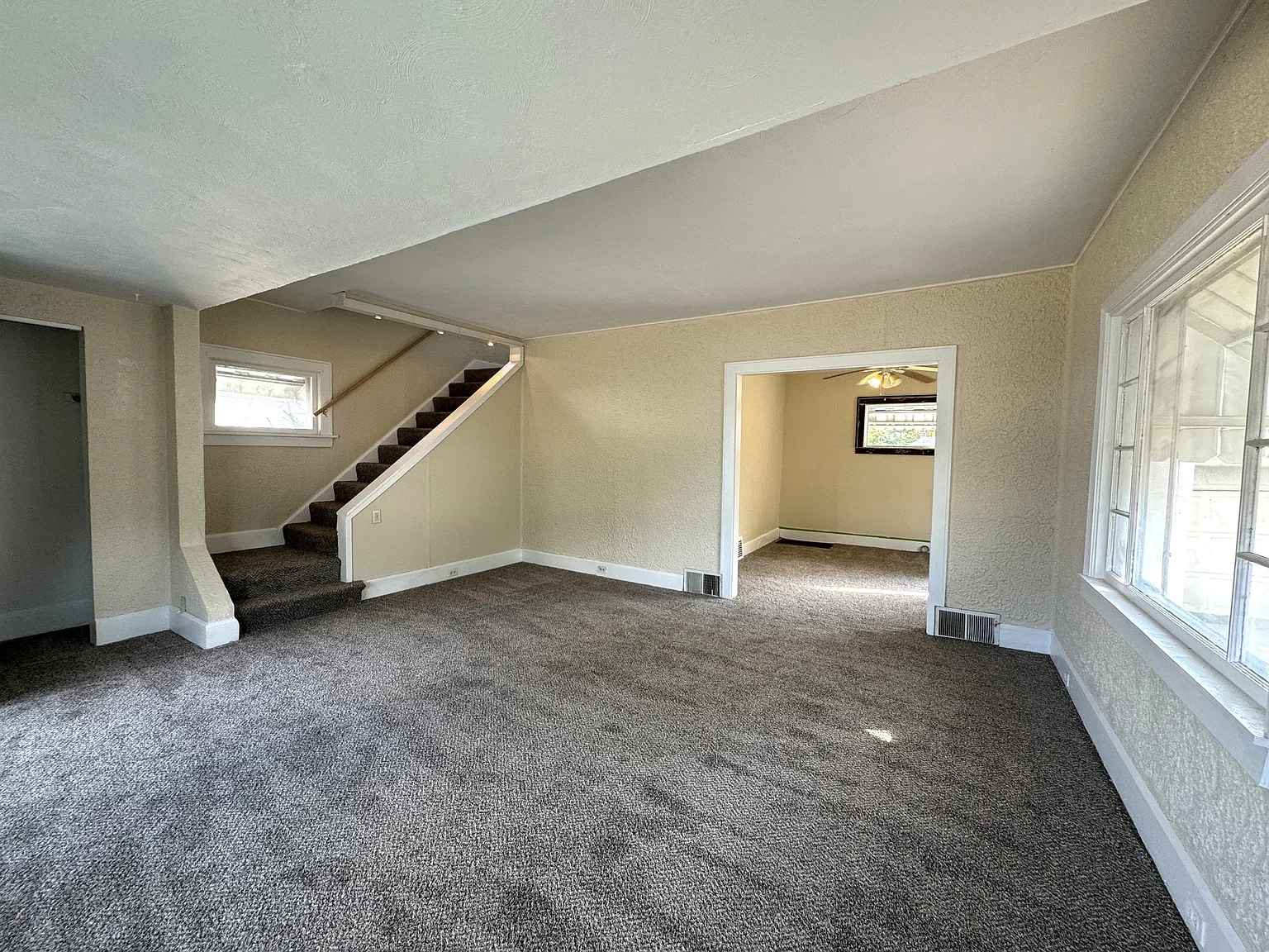 2 bed, 1020 sqft, $995 — Photo 4