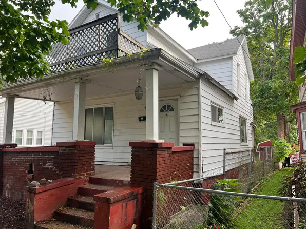 146 Straight Ave NW, Grand Rapids, MI 49504