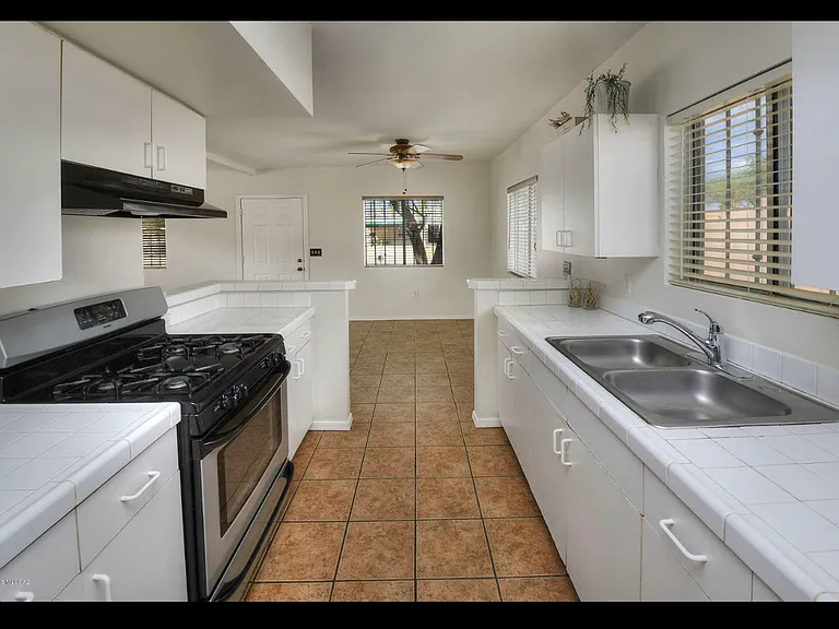 4741 W Calle Don Manuel — Photo 2