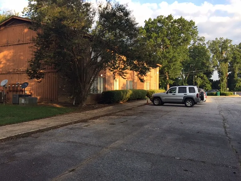 415 Laurel Ave W — Photo 10