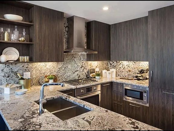 4th image of 445 W Huron St #1006