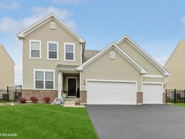 3528 Crestwood Ln, Carpentersville, IL 60110