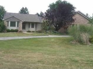 1325 Meadow Green Ln, Linden, MI