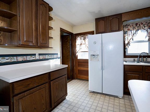 3rd image of 245 Red Toad Rd