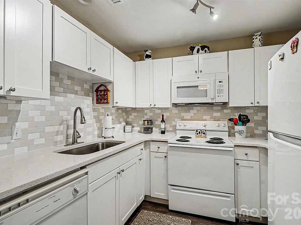 1st image of 37 Hamiltons Harbor Dr #613