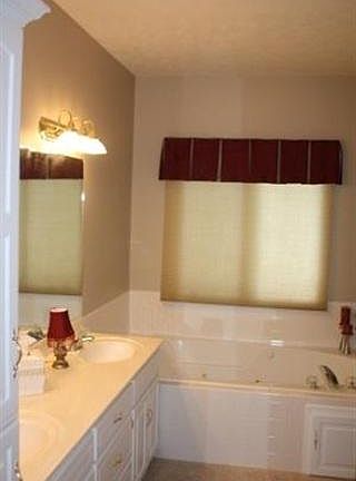 3rd image of 2101 Aberdeen Dr