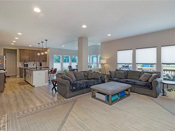 5th image of 37420 W Fenwick Dr