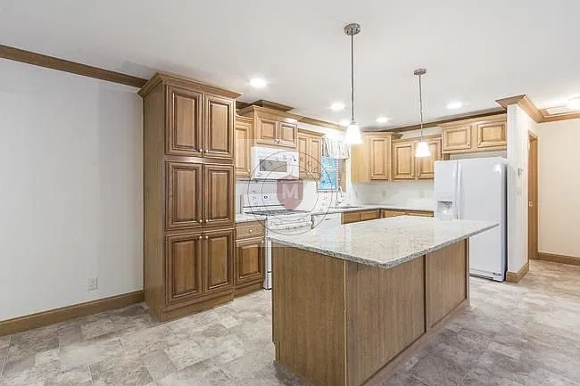 4 bed, $2,350 — Photo 4