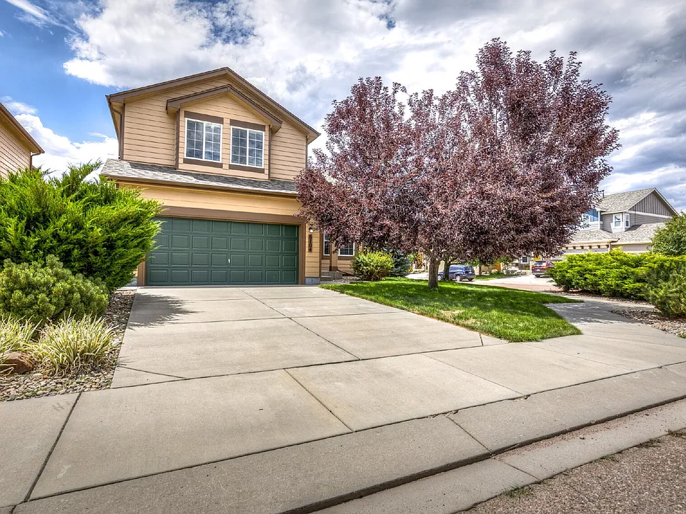 6104 Hayfield Pl